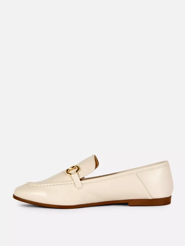 Loafers i imiteret læder med snaffle-detaljer