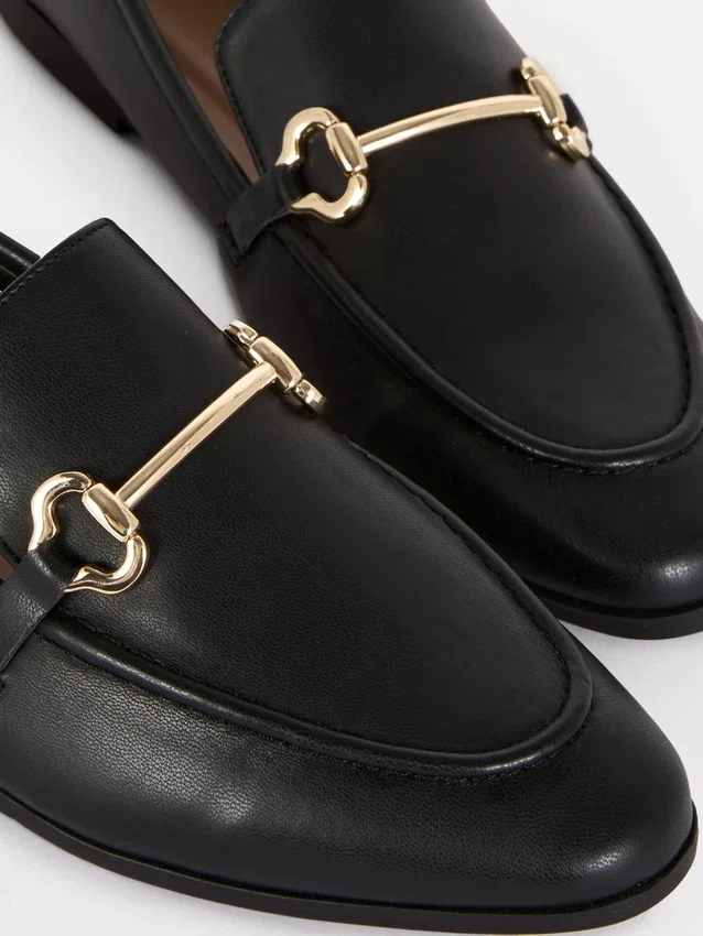 Loafers i imiteret læder med snaffle-detaljer