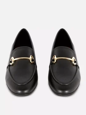 Loafers i imiteret læder med spænde