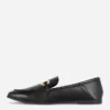 Loafers i imiteret læder med spænde