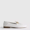 Loafers i kunstlæder med laserskåret snaffle-bit-detalje