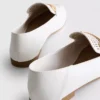 Loafers i kunstlæder med laserskåret snaffle-bit-detalje