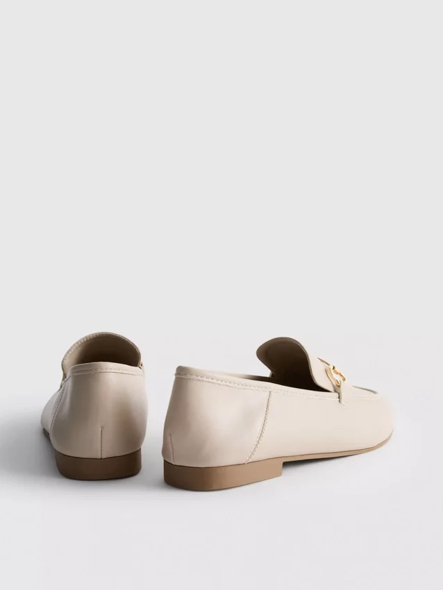 Loafers med snaffle-detalje