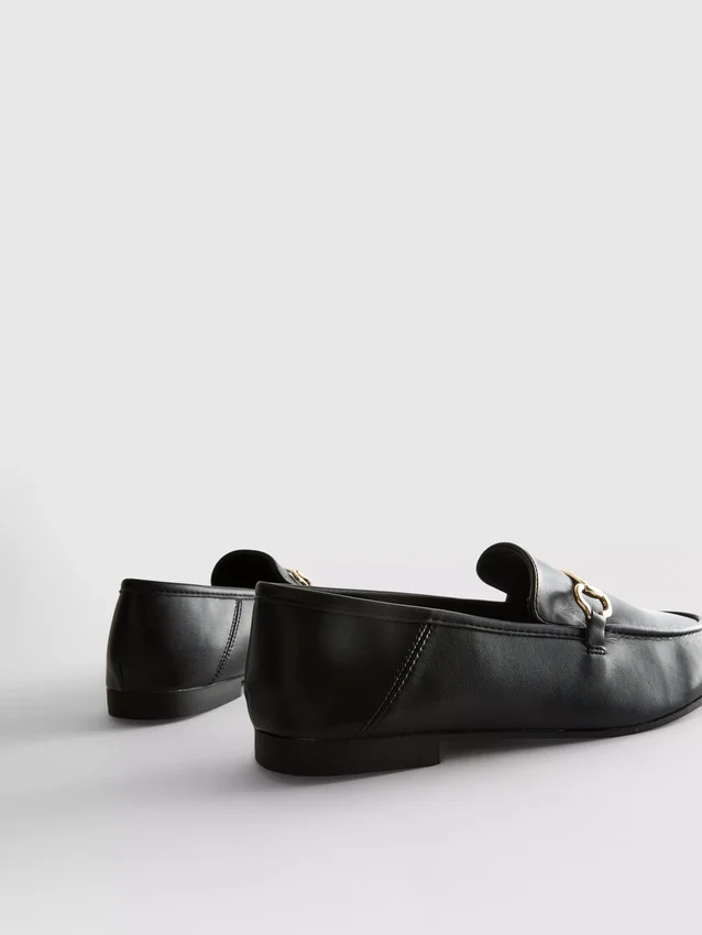 Loafers med snaffle-detalje