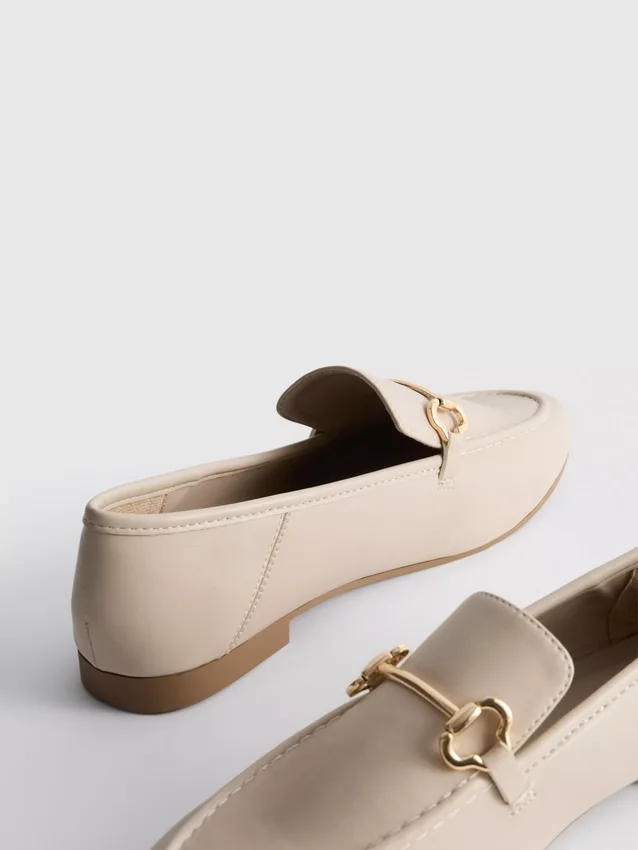 Loafers med snaffle-detalje