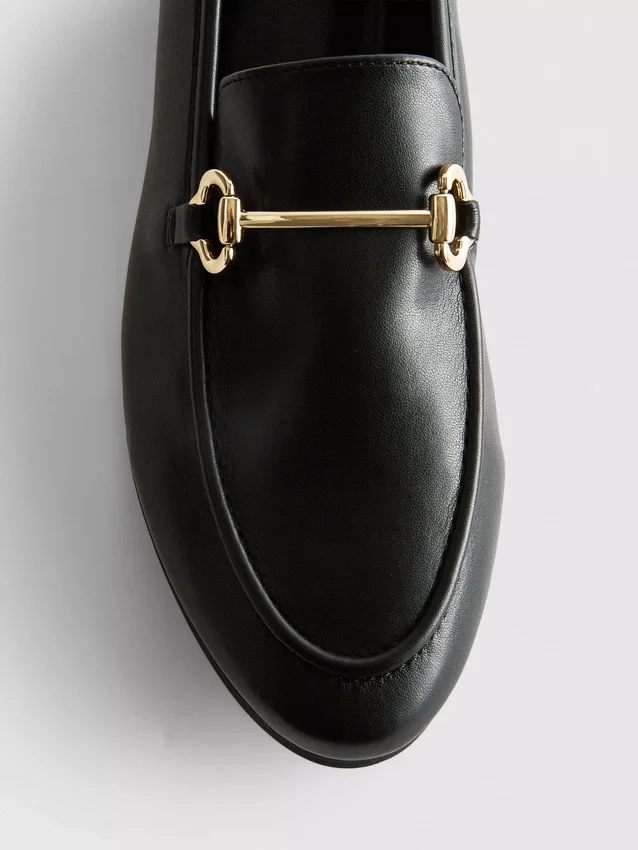 Loafers med snaffle-detalje