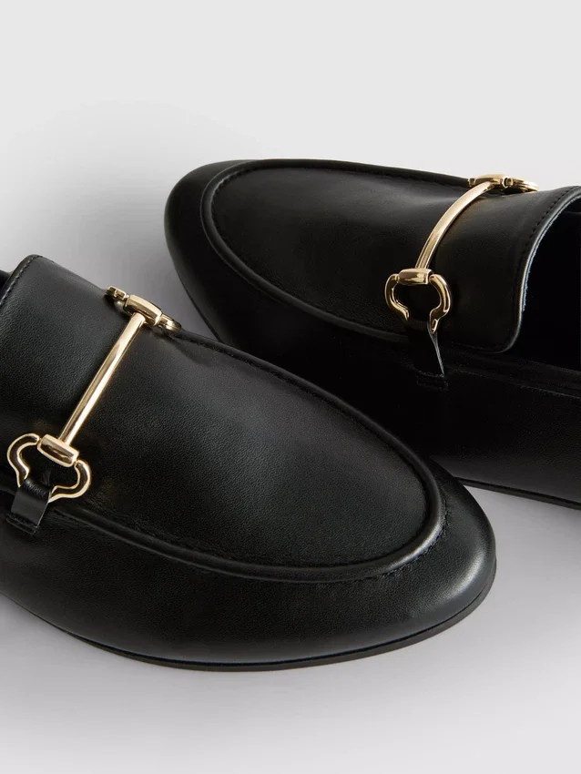Loafers med snaffle-detalje