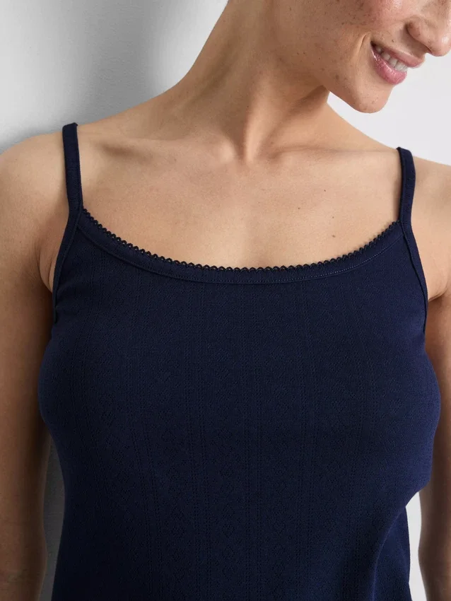 Loungetop i bomuldsrig pointelle-cami