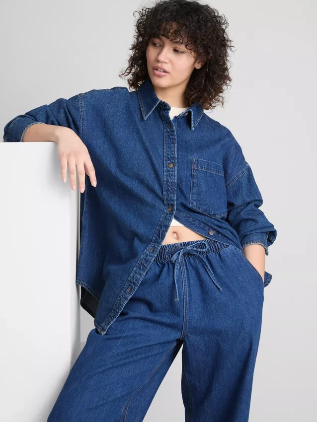 Løst siddende bomuldsdenim-skjorte med knapper