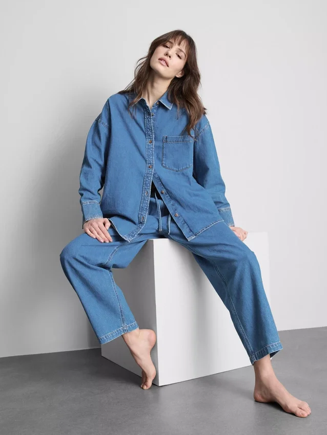 Løst siddende bomuldsdenim-skjorte med knapper