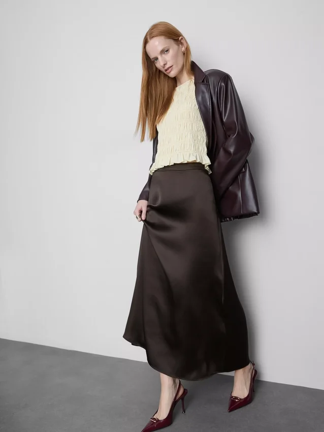 Maxinederdel i satin med cirkelform