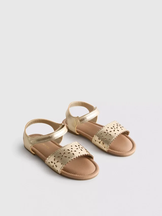 Metalliske laserskårne sandaler