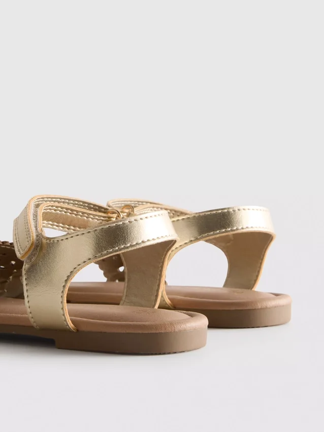 Metalliske laserskårne sandaler