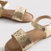 Metalliske laserskårne sandaler