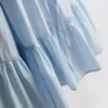Mini-kjole i poplin med stropper og flæser