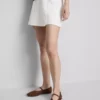 Mini-skort i linneblanding med bindebånd i siden