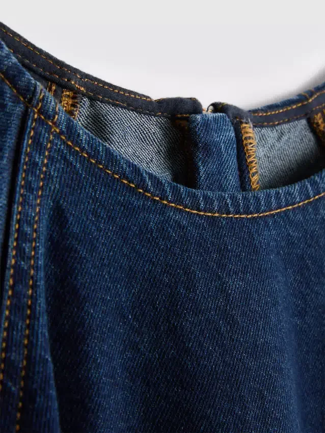 Minikjole i bomuldsdenim med pufærmer