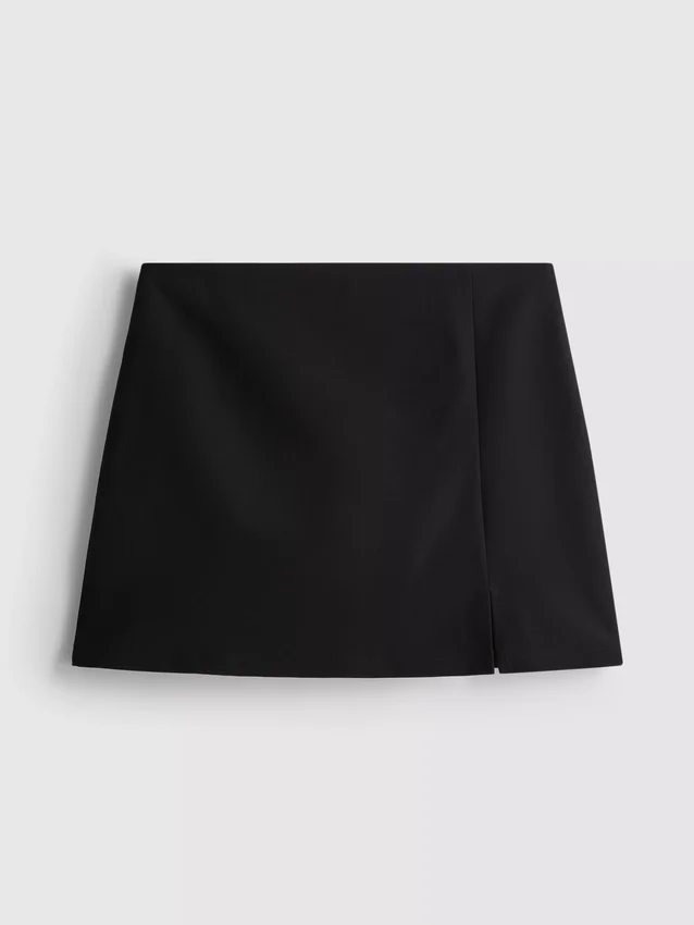 Miniskirt med slids i nederkanten