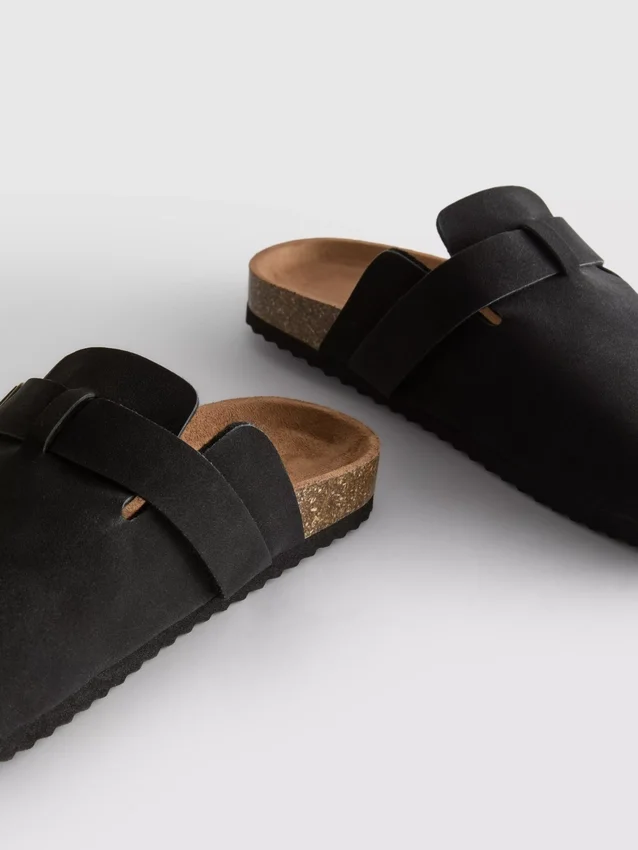 Mule-hjemmesko med lukket tå