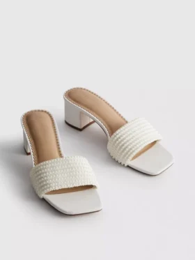 Mule-sandaler med blokhæl og imiterede perler