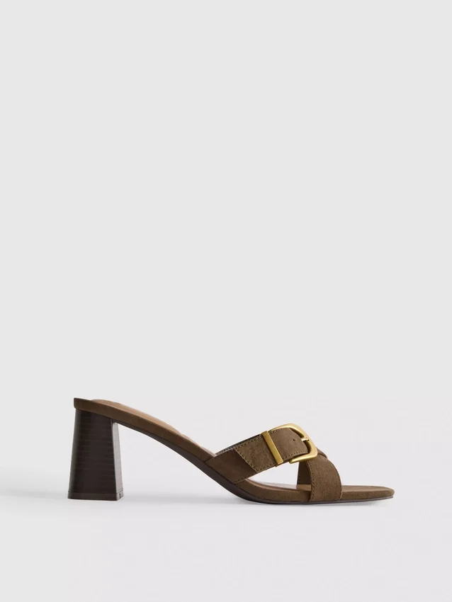 Mule-sandaler med spænde og blokhæl