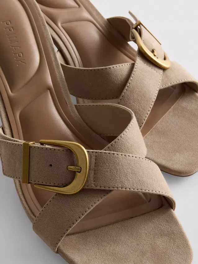 Mule-sandaler med spænde og blokhæl