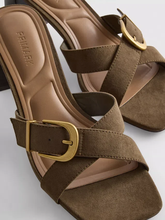 Mule-sandaler med spænde og blokhæl