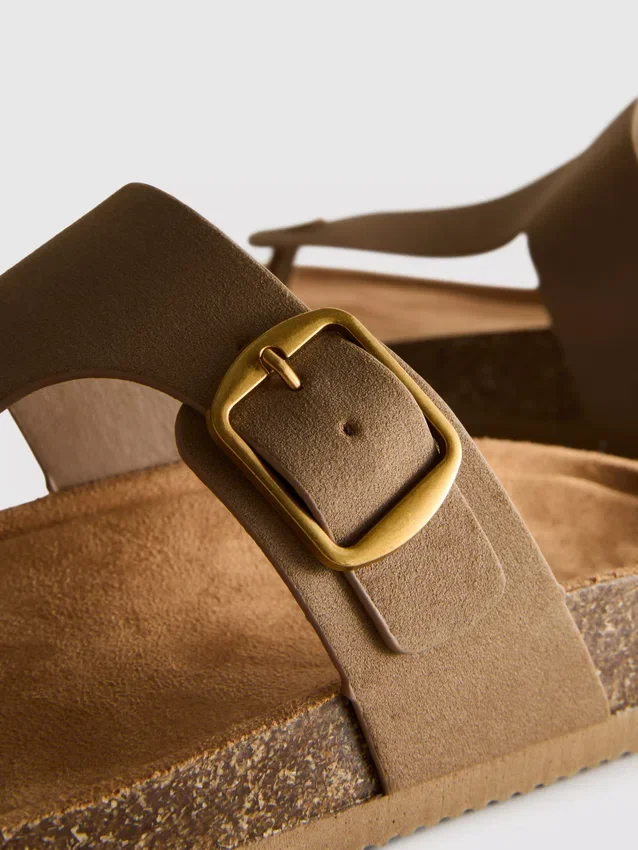 Mule-sandaler med T-bar og spænde