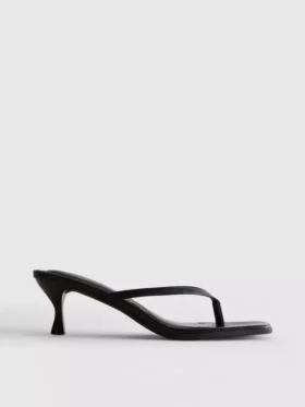 Mule-sandaler med tårem og hæl