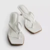 Mule-sandaler med tårem og hæl