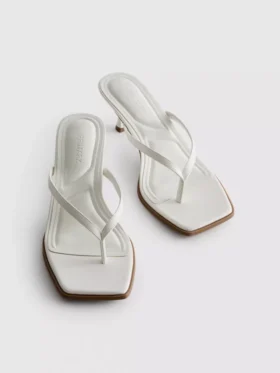 Mule-sandaler med tårem og hæl