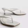 Mule-sandaler med tårem og hæl