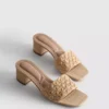 Mules med blokhæl i raffia