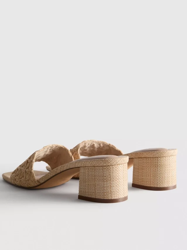 Mules med blokhæl i raffia