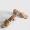 Mules med blokhæl i raffia