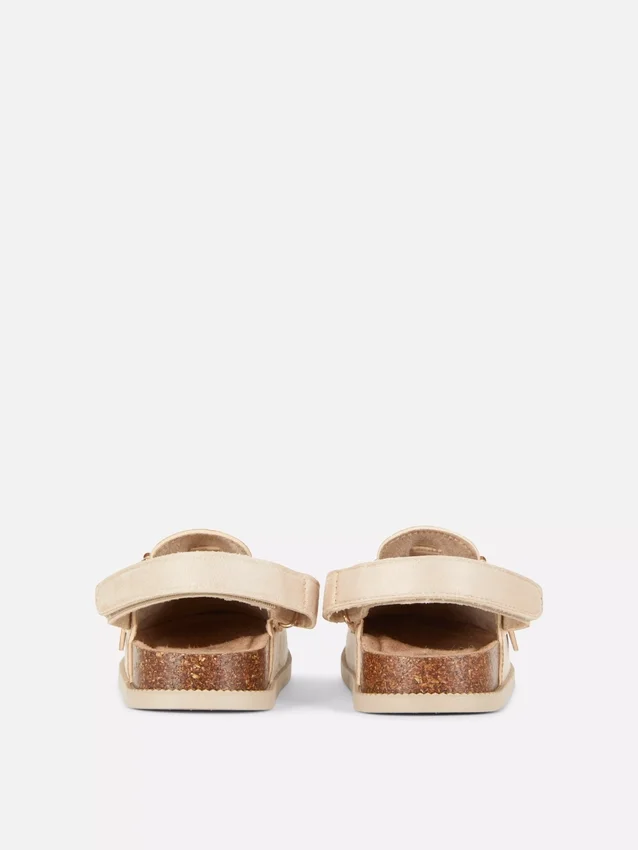 Mulesandaler med lukket tå