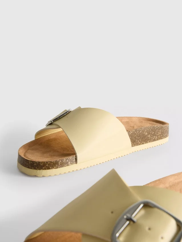 Mulesandaler med spænde