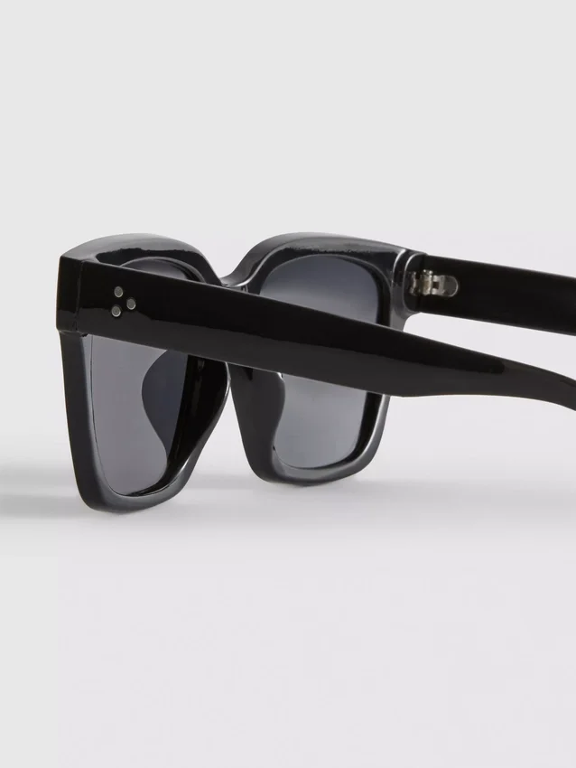 Overdimensionerede solbriller i cat-eye-stil