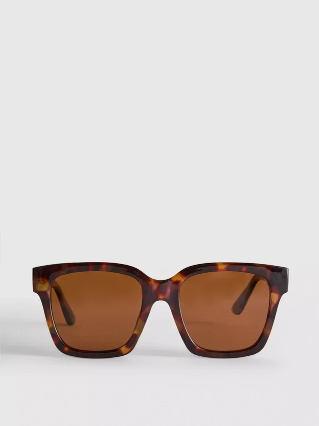 Overdimensionerede solbriller i cat-eye-stil