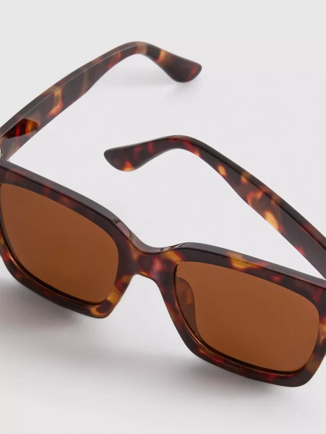Overdimensionerede solbriller i cat-eye-stil