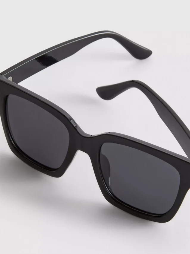 Overdimensionerede solbriller i cat-eye-stil
