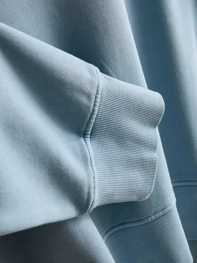 Oversized sweatshirt med sænkede skuldre