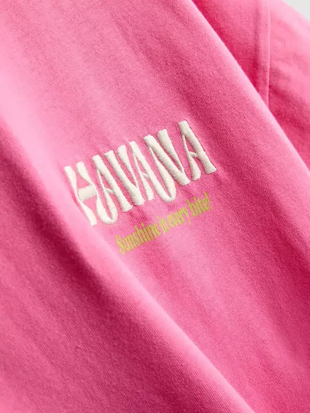 Oversized T-shirt i havanafarve med grafisk print og højt bomuldsindhold