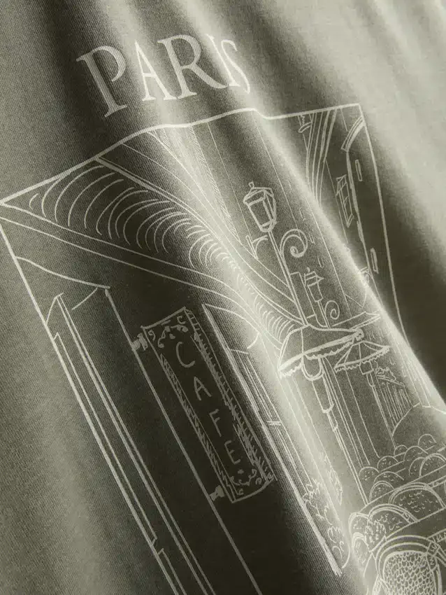 Paris-T-shirt med grafisk print