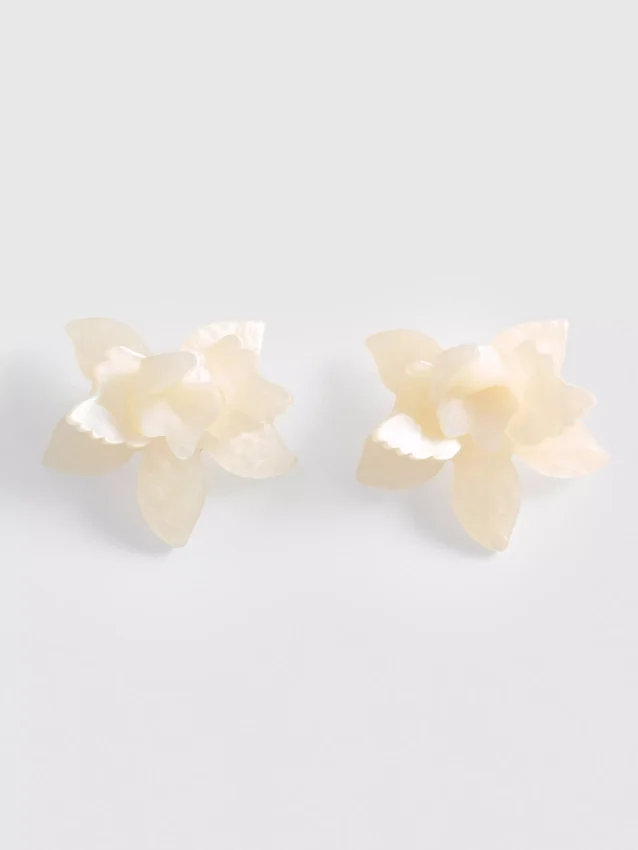 Paula Echevarría 3D-ørestikker med blomstermotiv