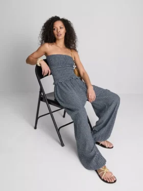 Paula Echevarría bandeau-top i gingham med flæser