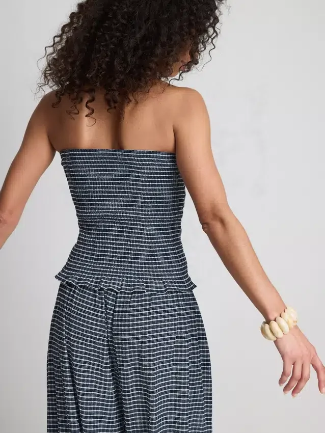 Paula Echevarría bandeau-top i gingham med flæser