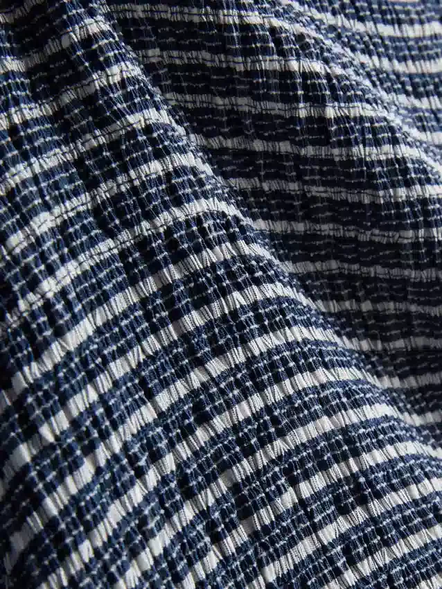 Paula Echevarría bandeau-top i gingham med flæser
