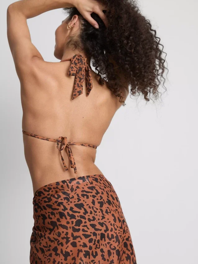 Paula Echevarría bikini-top med leopardmønster og halterneck