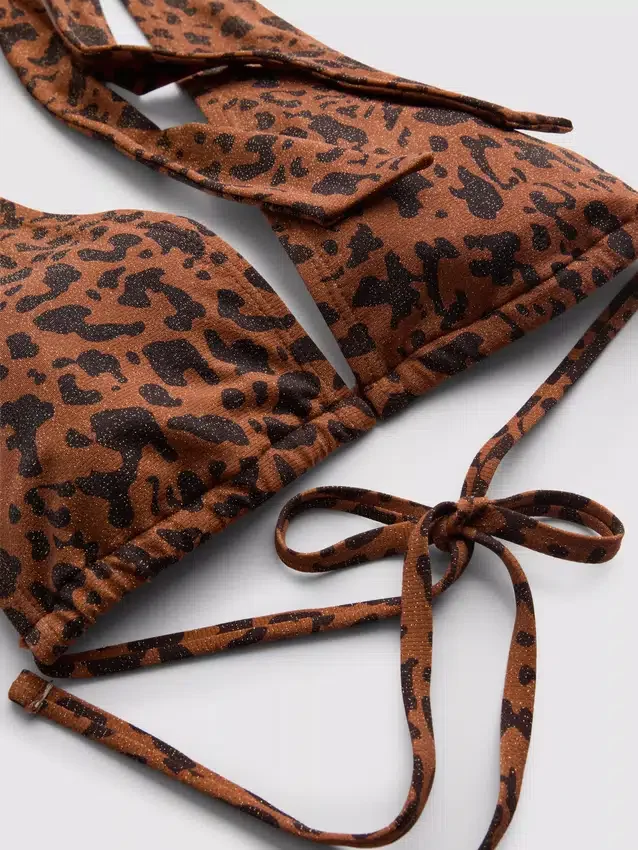 Paula Echevarría bikini-top med leopardmønster og halterneck
